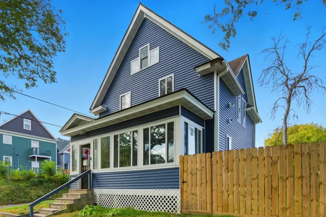 $289,900 | 1815 Hillside Avenue North, Minneapolis, MN 55411