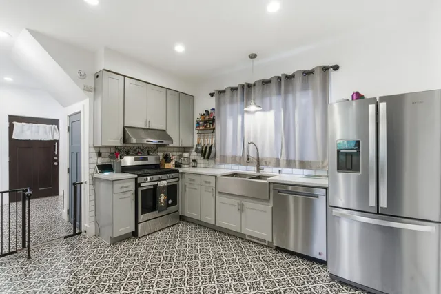 $289,900 | 1815 Hillside Avenue North, Minneapolis, MN 55411