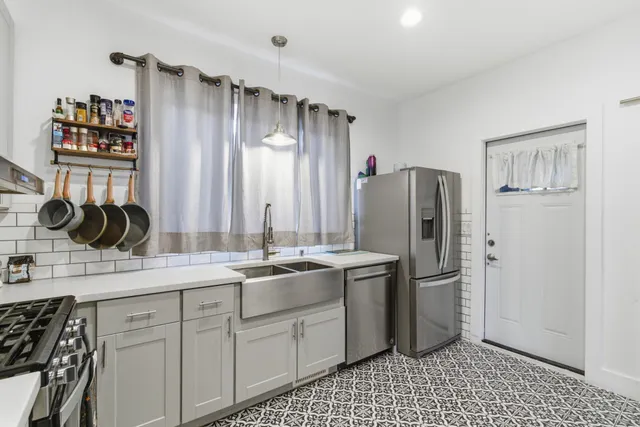 $289,900 | 1815 Hillside Avenue North, Minneapolis, MN 55411