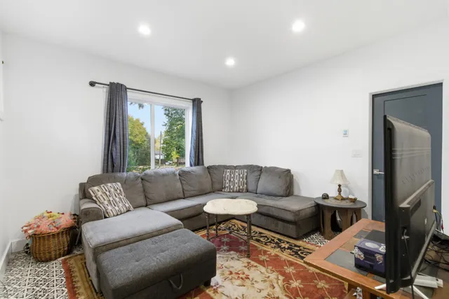 $289,900 | 1815 Hillside Avenue North, Minneapolis, MN 55411