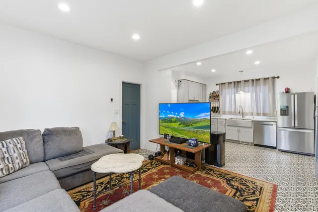 $289,900 | 1815 Hillside Avenue North, Minneapolis, MN 55411