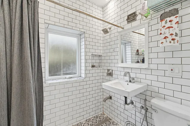 $289,900 | 1815 Hillside Avenue North, Minneapolis, MN 55411