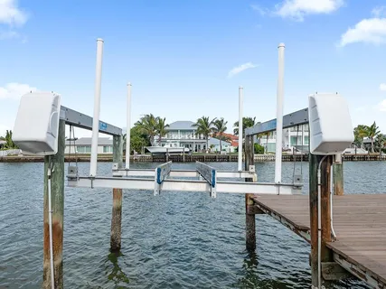 $799,990 | 34 Seaside Court, Holmes Beach, FL 34217