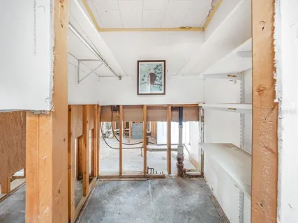 a view of entryway and patio