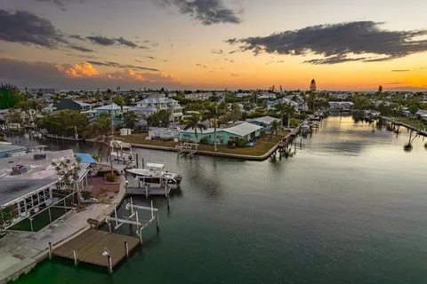 $799,990 | 34 Seaside Court, Holmes Beach, FL 34217