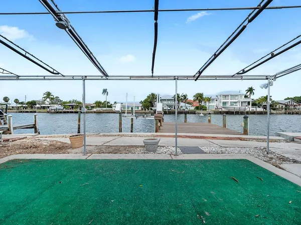 $699,900 | 34 Seaside Court, Holmes Beach, FL 34217