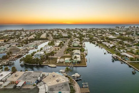 $799,990 | 34 Seaside Court, Holmes Beach, FL 34217