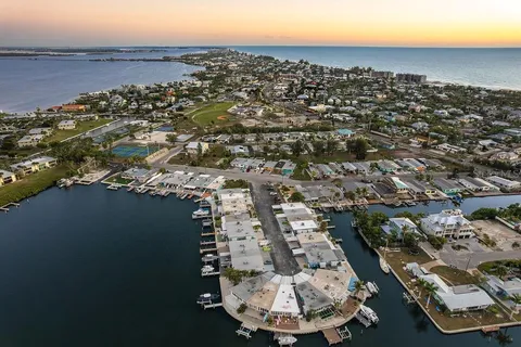 $799,990 | 34 Seaside Court, Holmes Beach, FL 34217