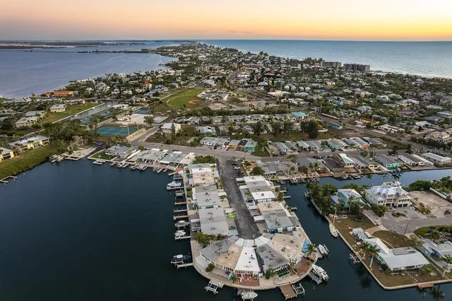 $799,990 | 34 Seaside Court, Holmes Beach, FL 34217