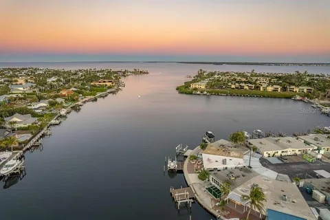 $799,990 | 34 Seaside Court, Holmes Beach, FL 34217