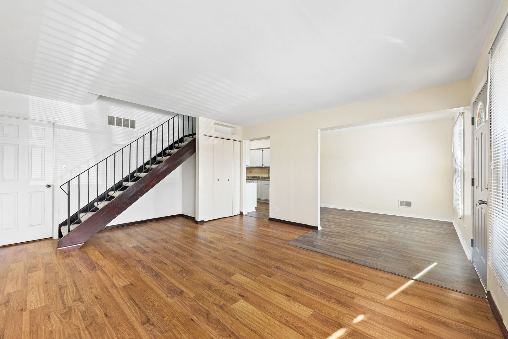 1960 Liberty Place Hoffman Estates, IL 60169 - Photo 2 of 11