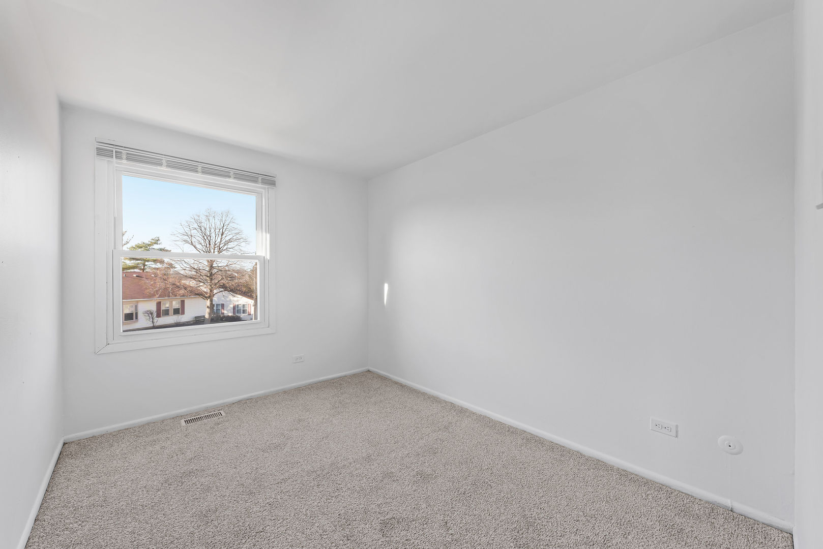 1960 Liberty Place Hoffman Estates, IL 60169 - Photo 7 of 11