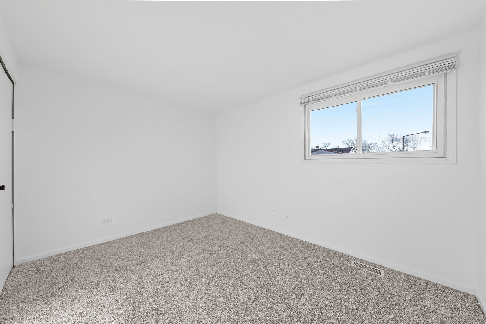 1960 Liberty Place Hoffman Estates, IL 60169 - Photo 9 of 11