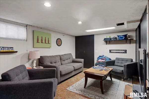 $199,900 | 624 West Vine Street, Springfield, IL 62704