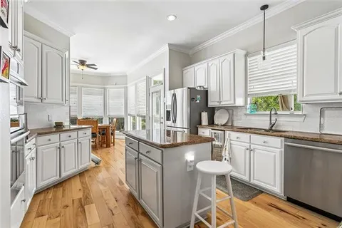 $875,000 | 10 Bleu Lake Drive, Covington, LA 70435