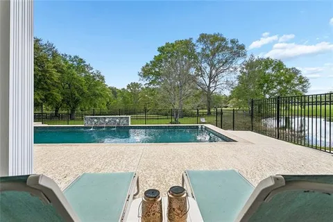 $875,000 | 10 Bleu Lake Drive, Covington, LA 70435