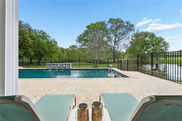 $875,000 | 10 Bleu Lake Drive, Covington, LA 70435