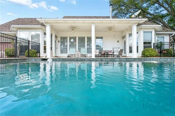 $875,000 | 10 Bleu Lake Drive, Covington, LA 70435