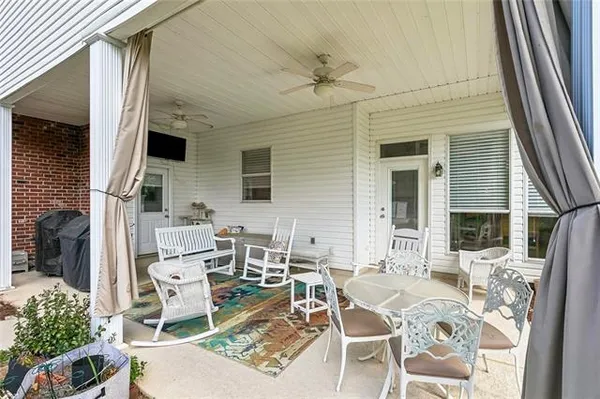 $875,000 | 10 Bleu Lake Drive, Covington, LA 70435