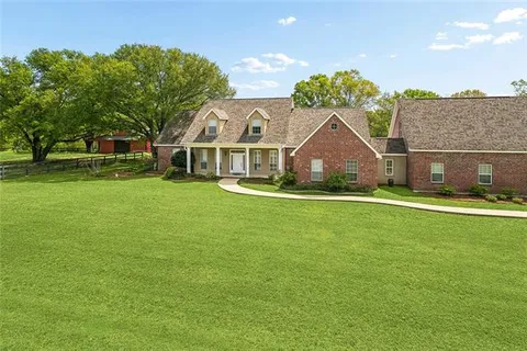$875,000 | 10 Bleu Lake Drive, Covington, LA 70435