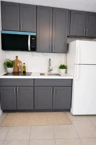 $2,000 | 1017 Southeast 3rd Street, Unit 3, Deerfield Beach, FL 33441