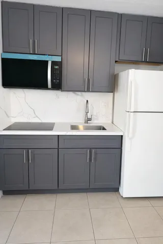 $2,000 | 1017 Southeast 3rd Street, Unit 3, Deerfield Beach, FL 33441