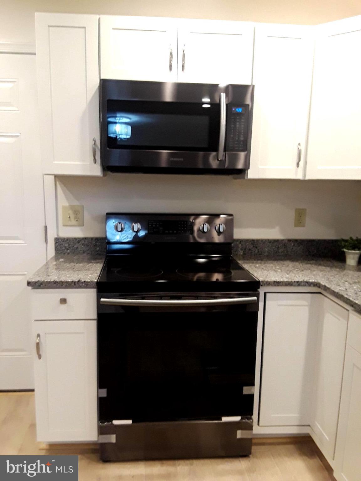 13840 Union Church Road Sumerduck, VA 22742 - Photo 12 of 30 Kitchen new stove and microwave