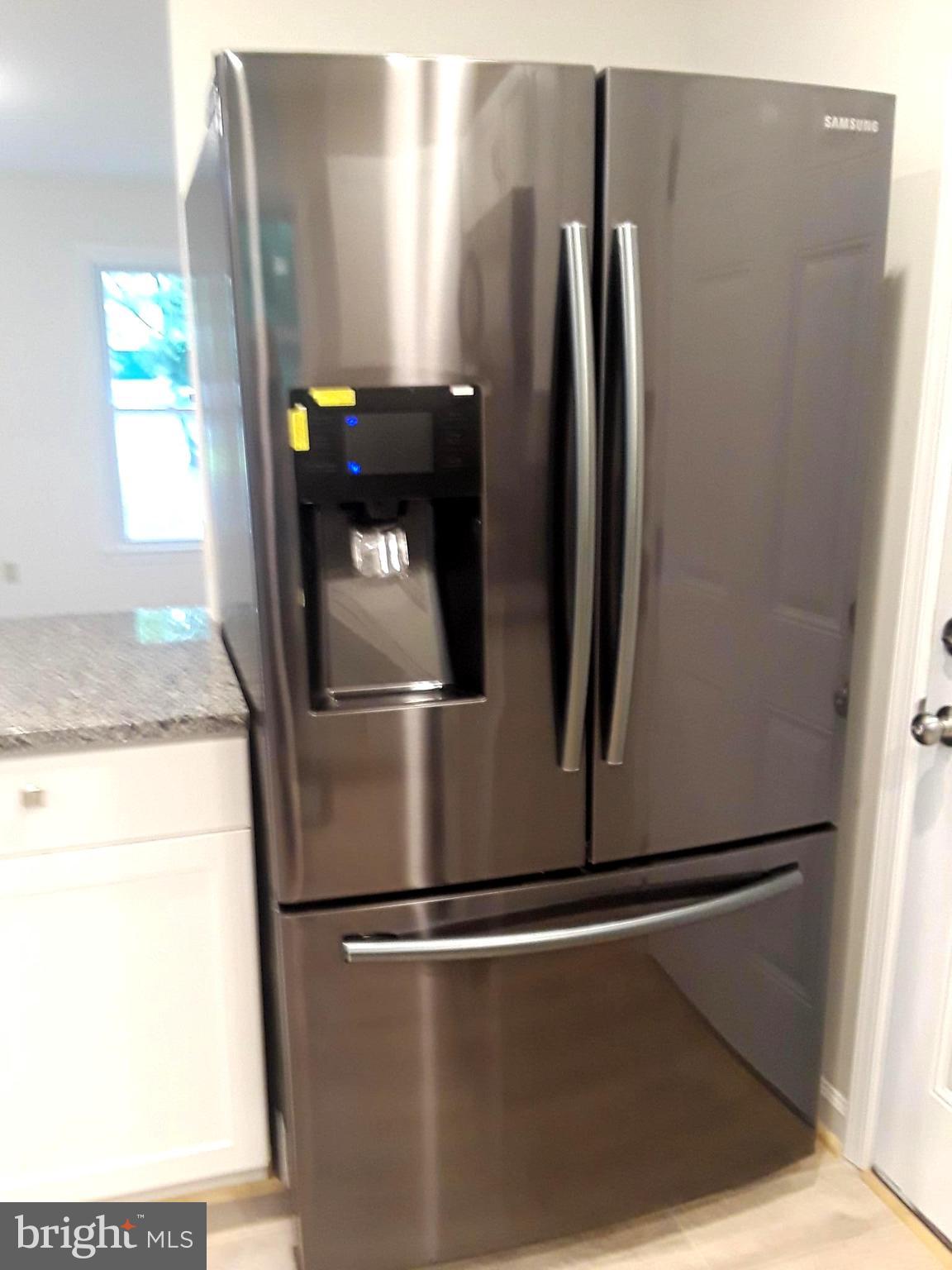13840 Union Church Road Sumerduck, VA 22742 - Photo 9 of 30 Kitchen Samsung Black stainless Fridge w/ smart TV
