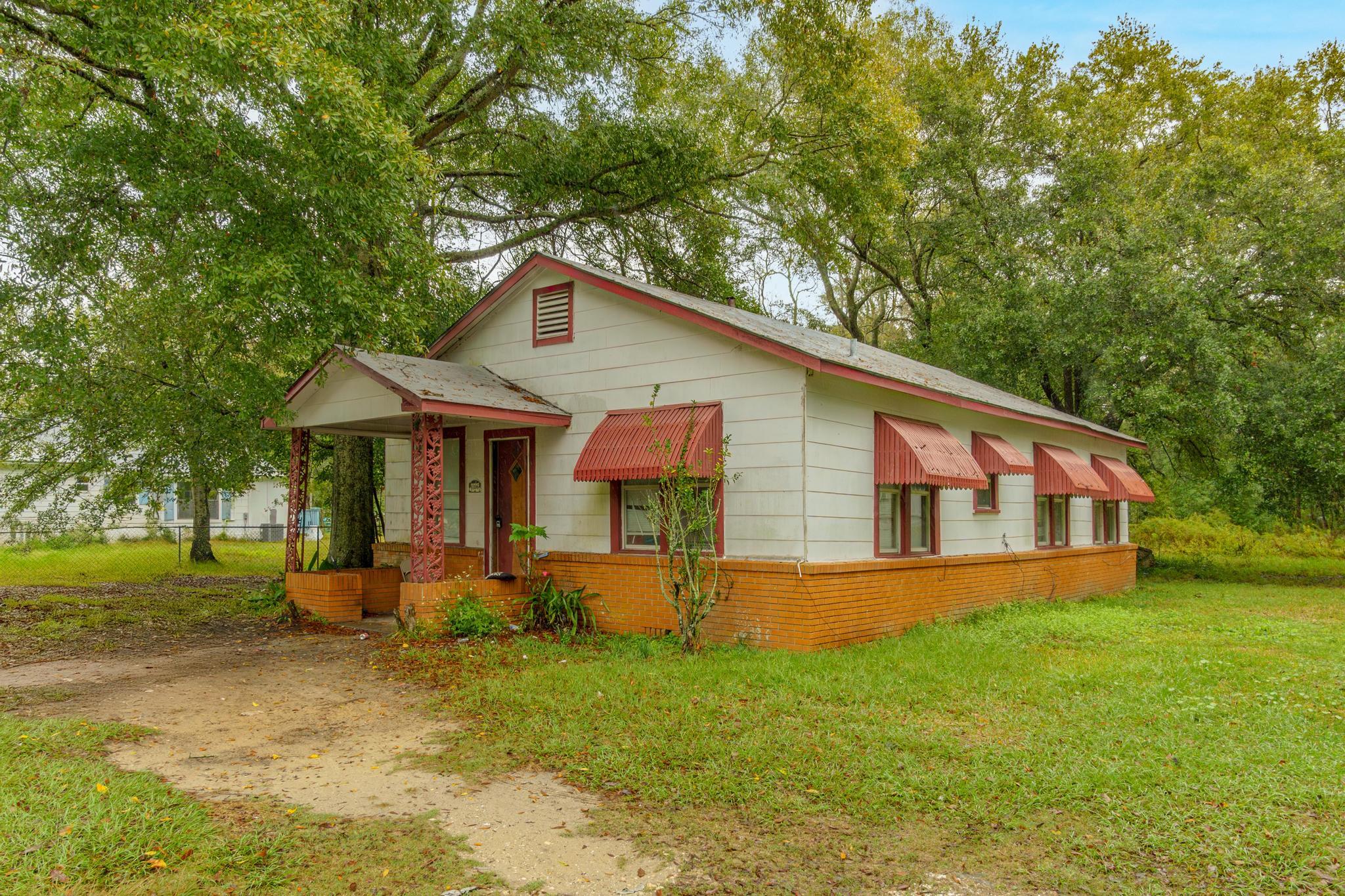 4406 Richard St-1