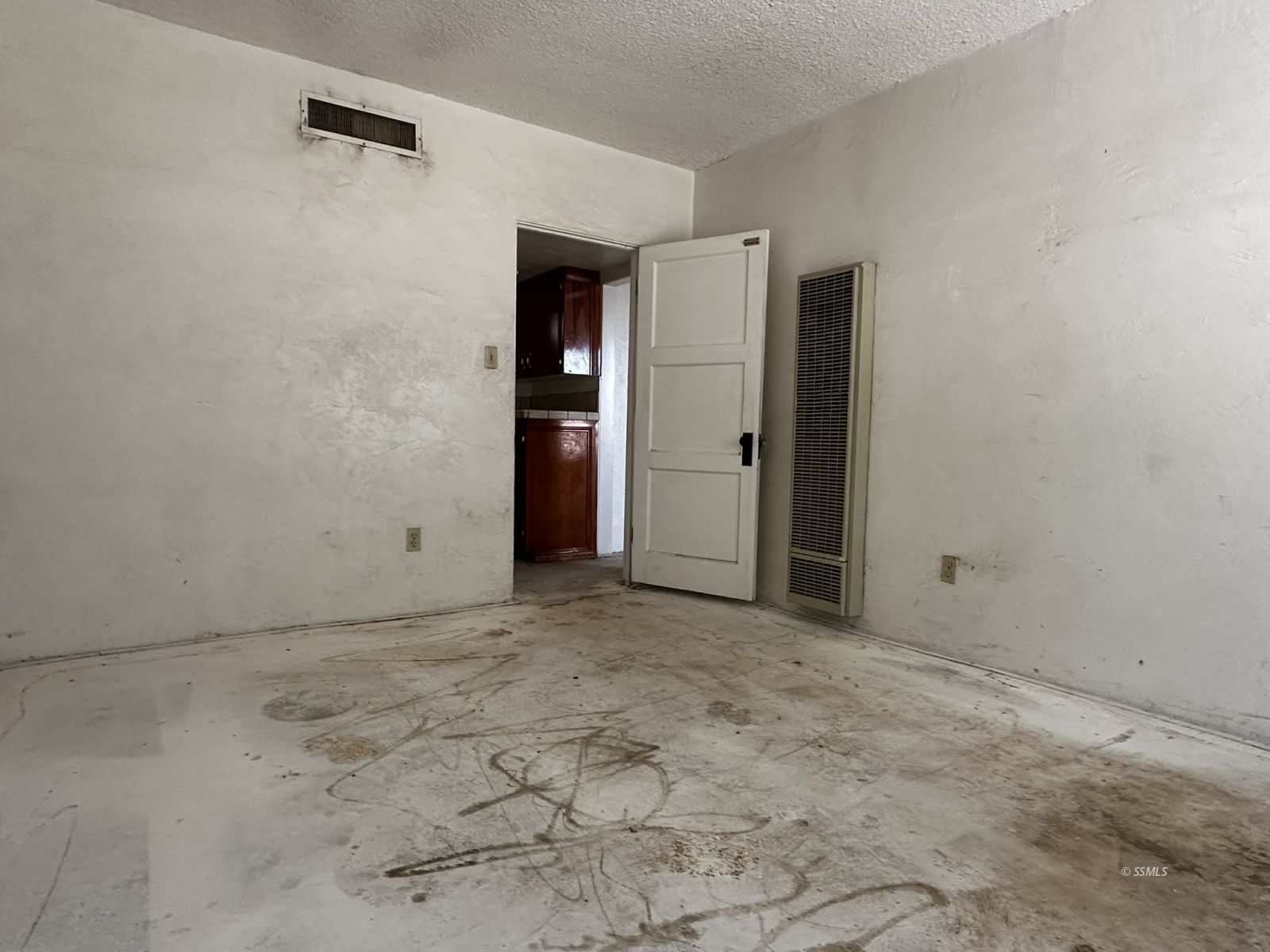 301 South Richmond Road Ridgecrest, CA 93555 - Photo 33 of 45 a view of an empty room