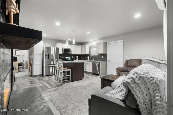 $675,000 | 172 Wyatt Lane, Spirit Lake, ID 83869