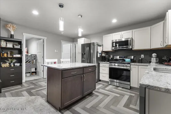 $675,000 | 172 Wyatt Lane, Spirit Lake, ID 83869