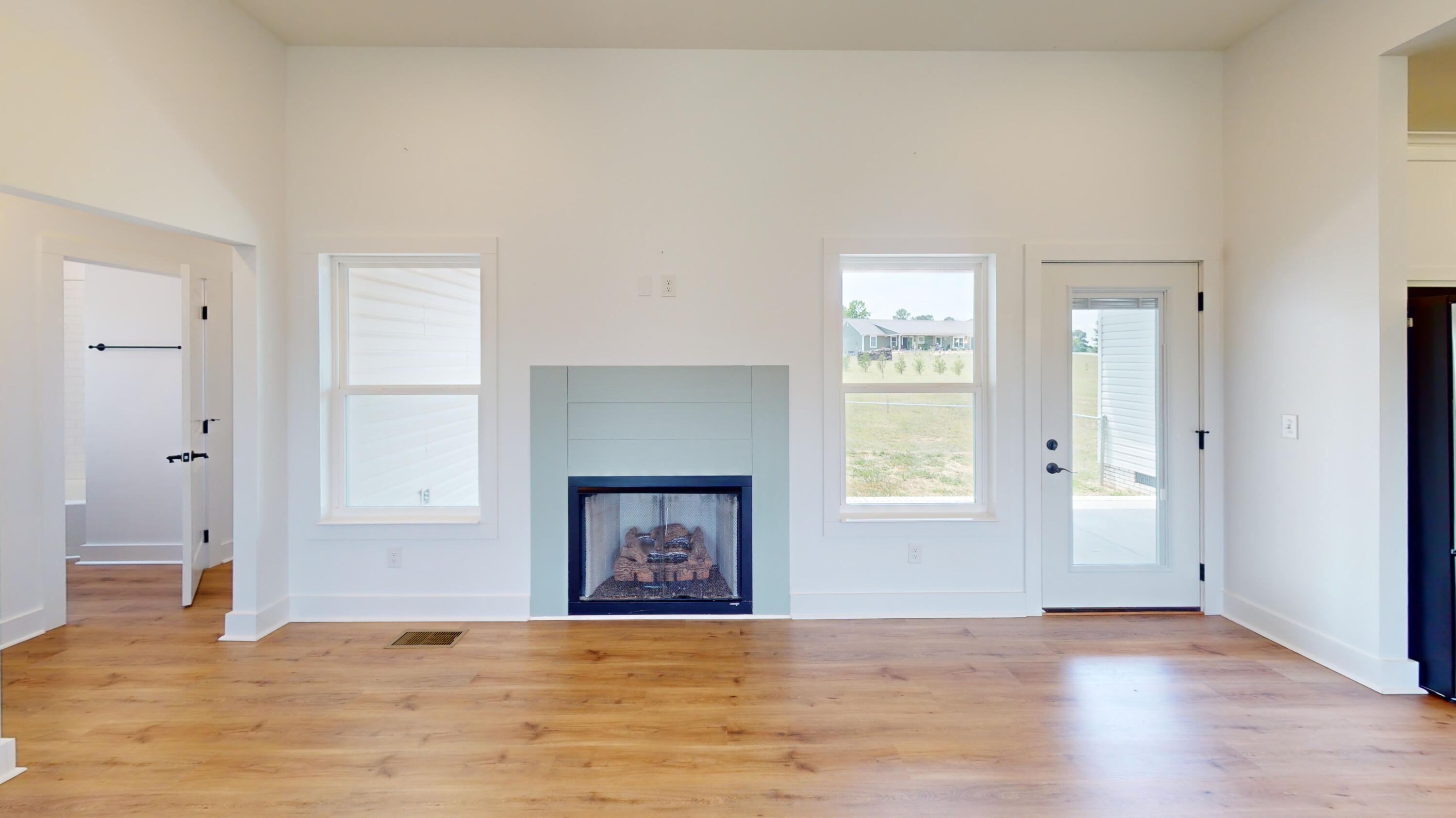 325 Henderson Road Evensville, TN 37332 - Photo 8 of 35 7-Living Room 2