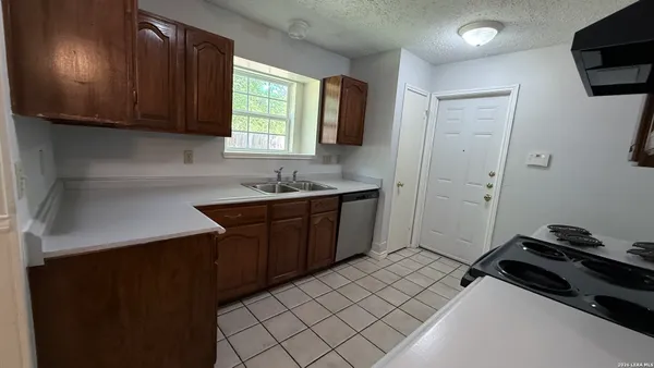 $1,800 | 9039 Wellesley Manor Drive, San Antonio, TX 78240