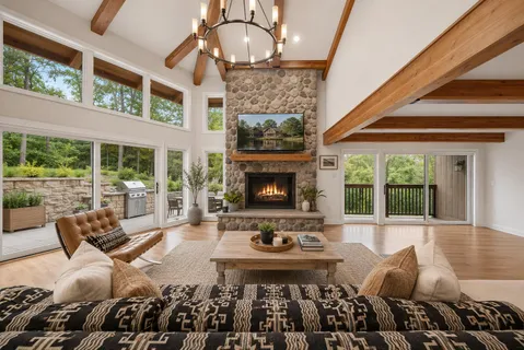 $639,000 | 850 Hillside Drive, Unit GG1, Fontana, WI 53125