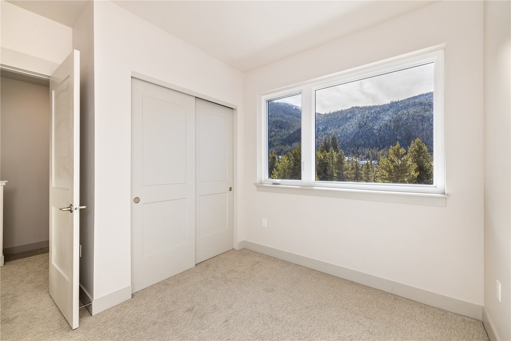 632 Montezuma Road, Unit C2 Keystone, CO 80435 - Photo 25 of 40 Guest bedroom