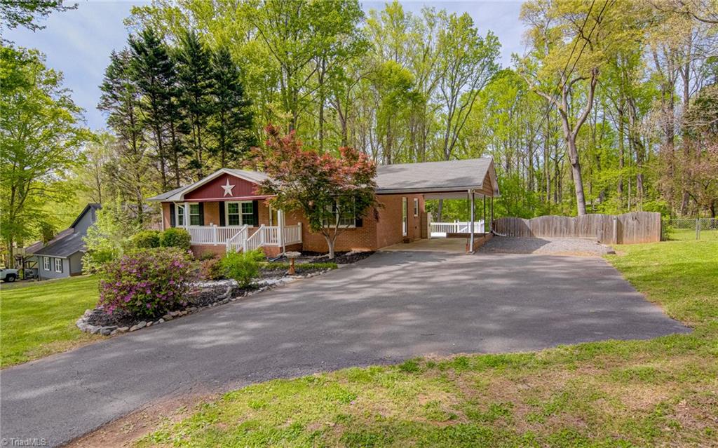 2305 Amelia Road Pfafftown, NC 27040 - Photo 3 of 33 Gallery Image 3
