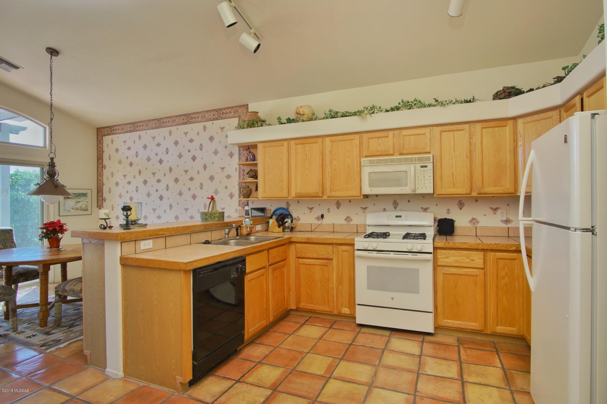 501 West Rio Flojo Green Valley, AZ 85614 - Photo 8 of 41 Gallery Image 8