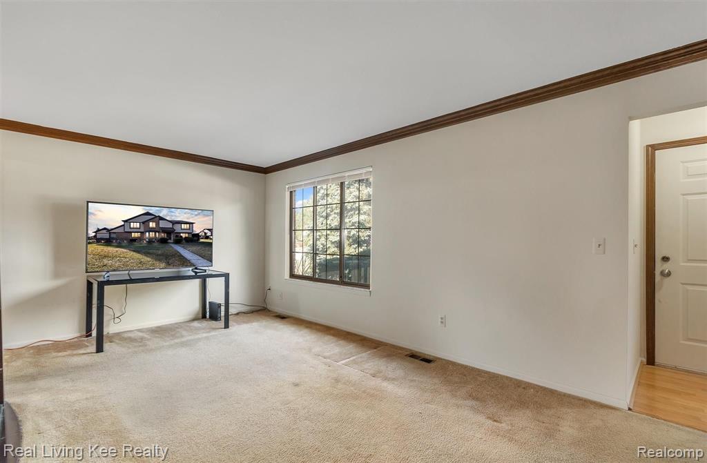 144 Meadow Ln Circle Rochester Hills, MI 48307 - Photo 8 of 36