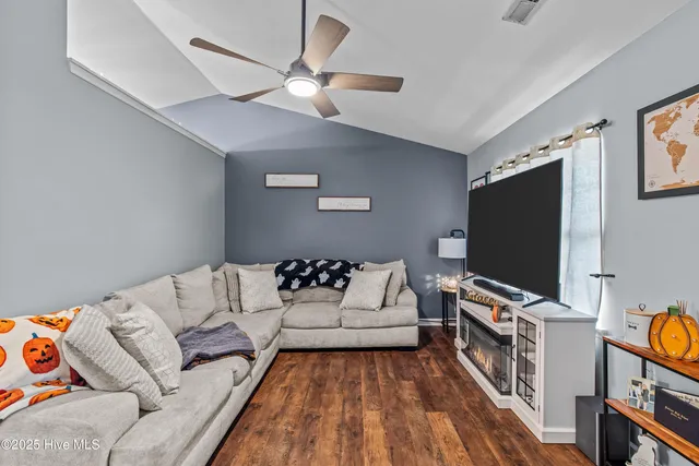 $249,900 | 610 Parsley Drive, Hubert, NC 28539