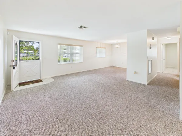 $300,000 | 810 Southeast 13th Street, Okeechobee, FL 34974