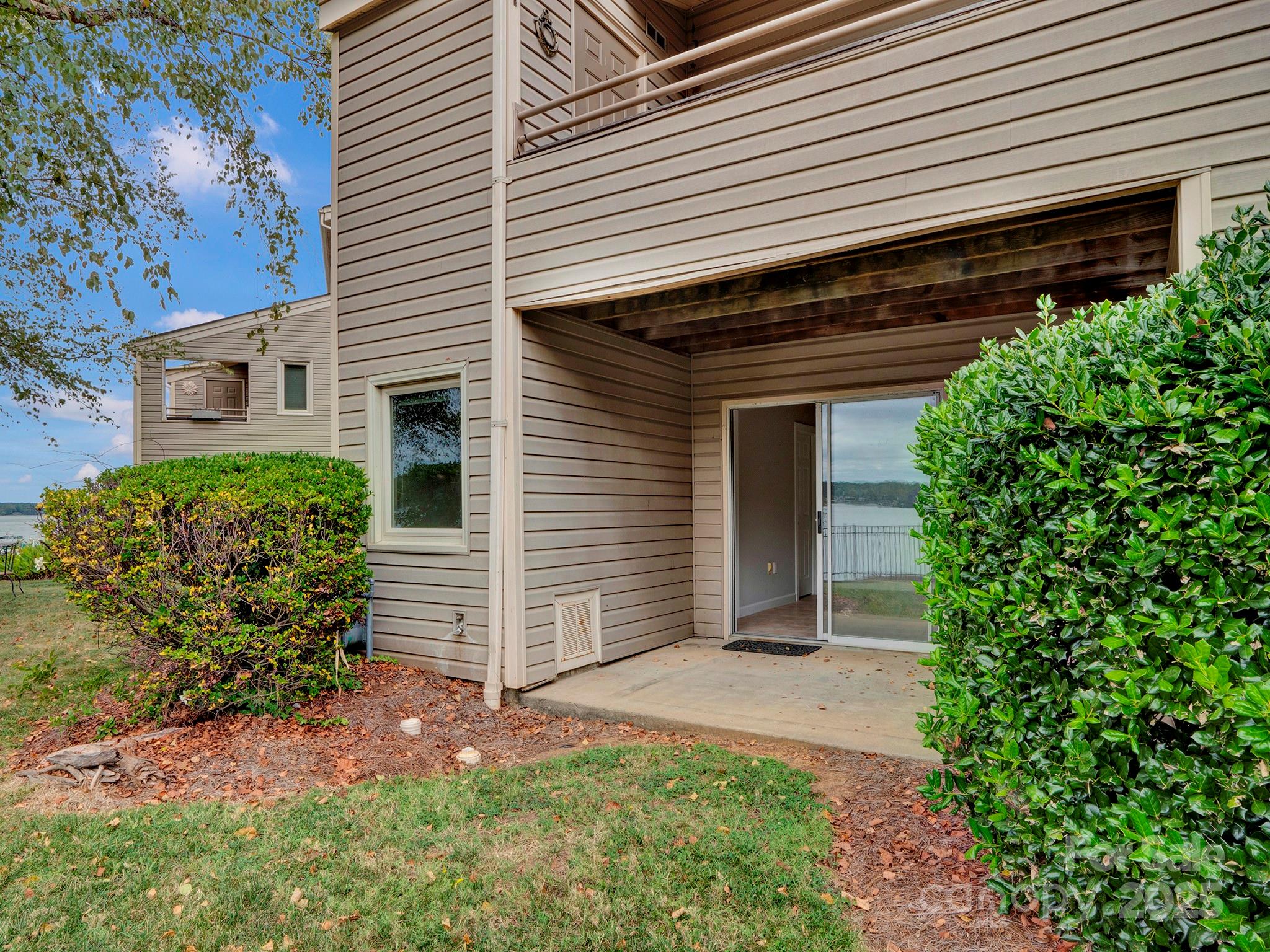 14043 Queens Harbor Road Charlotte, NC 28278 - Photo 11 of 38