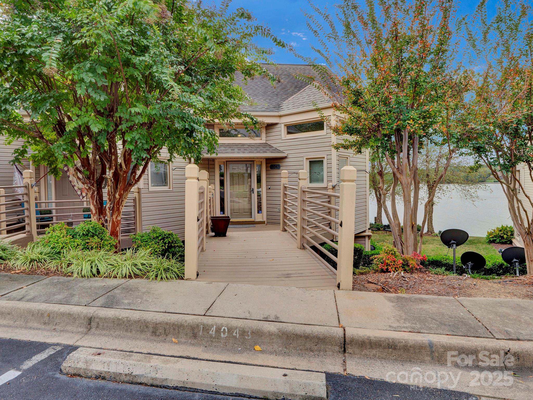 14043 Queens Harbor Road Charlotte, NC 28278 - Photo 2 of 38