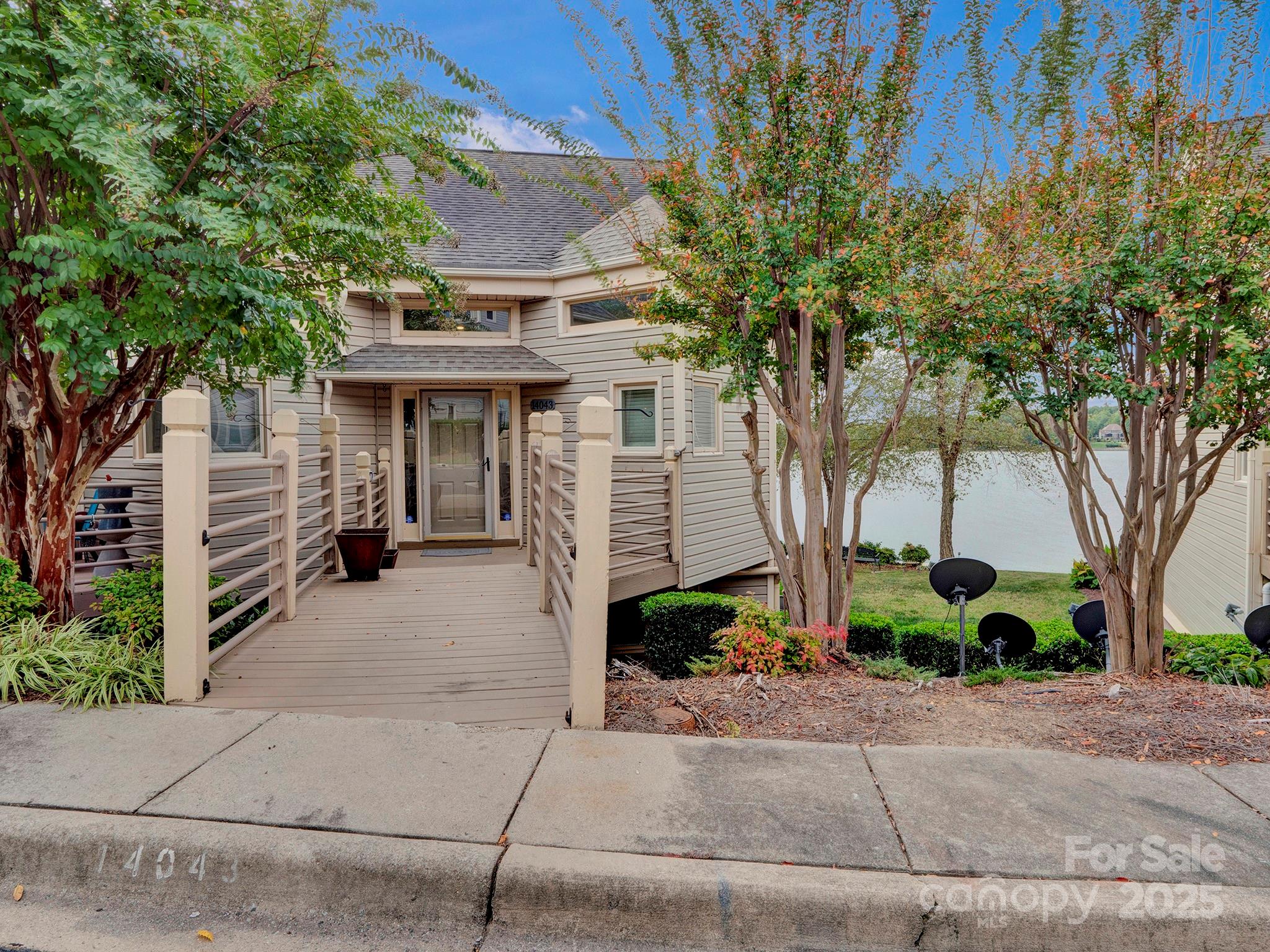 14043 Queens Harbor Road Charlotte, NC 28278 - Photo 4 of 38