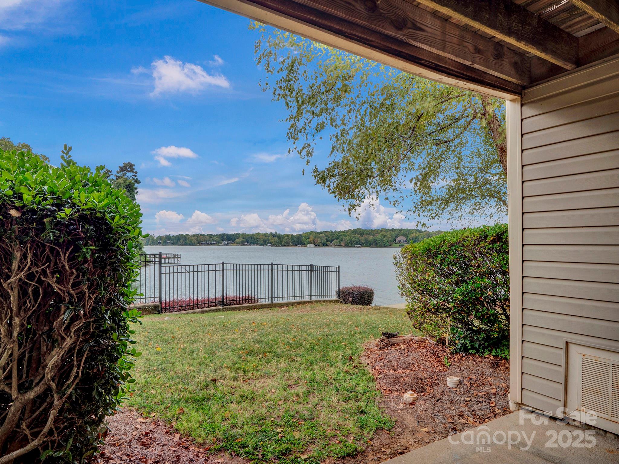 14043 Queens Harbor Road Charlotte, NC 28278 - Photo 10 of 38