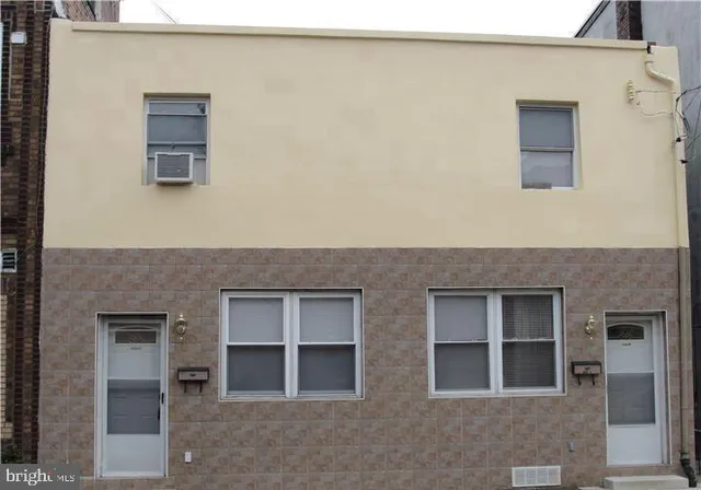 a building with a lot of windows