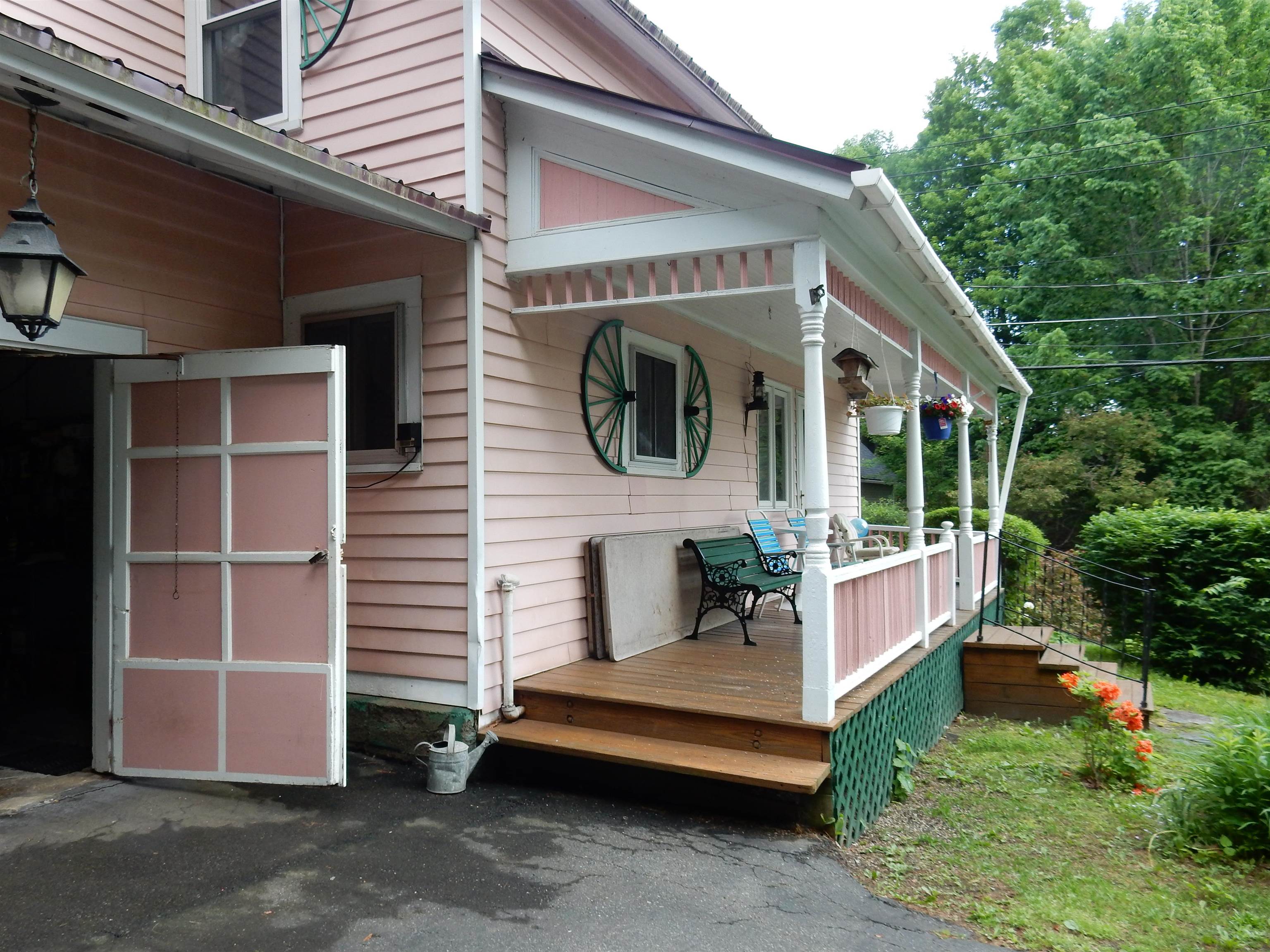 425 West Main Street Newport, VT 05855 - Photo 2 of 33