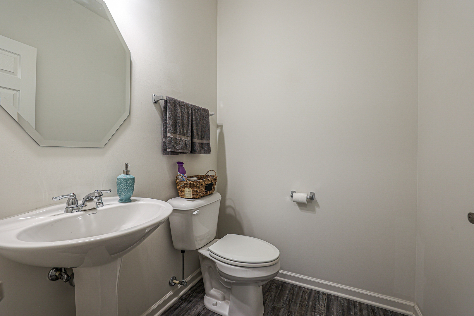 5835 Fairview Lane Hoffman Estates, IL 60192 - Photo 13 of 33 a bathroom with a sink toilet and a mirror