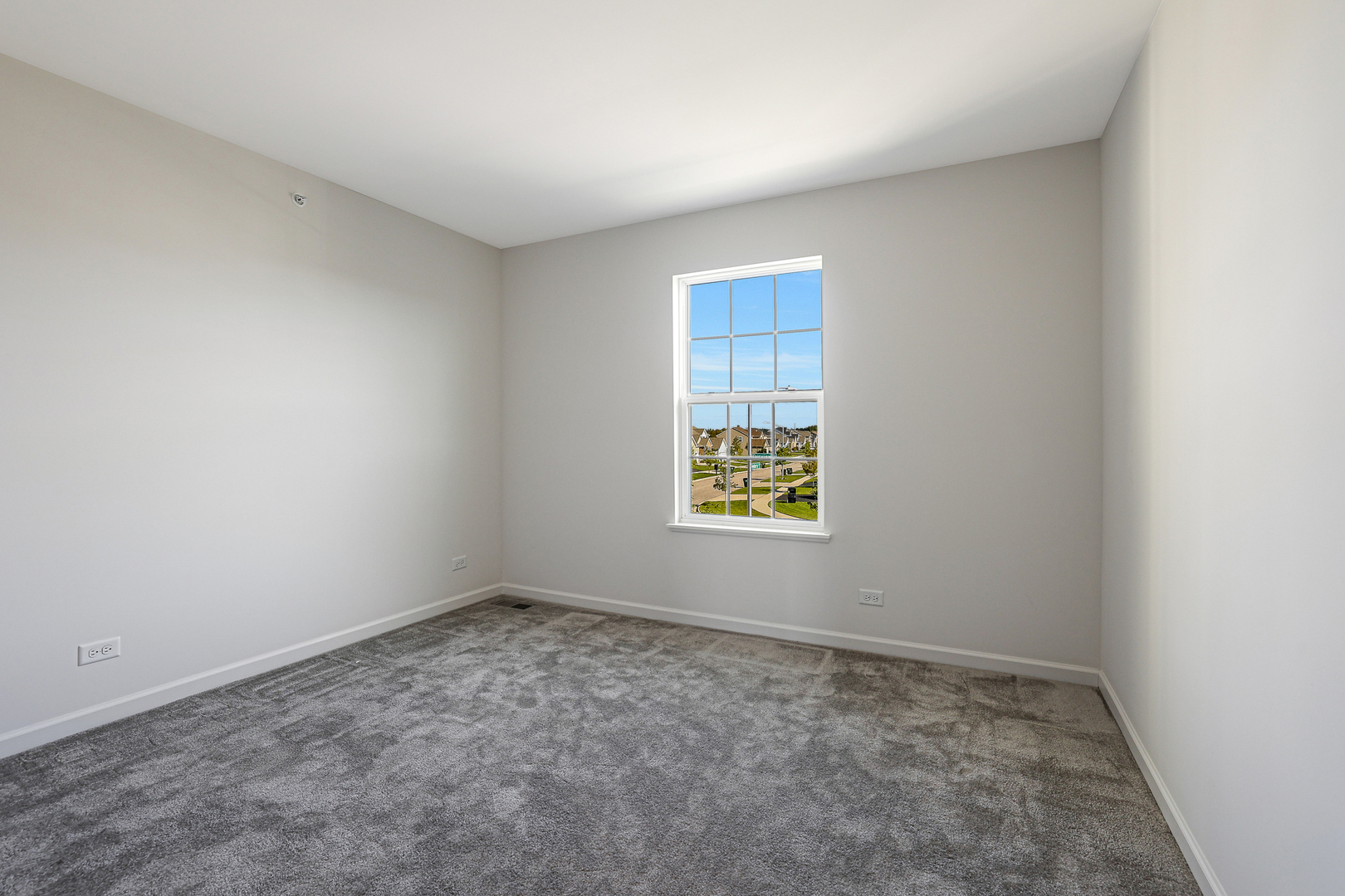 5835 Fairview Lane Hoffman Estates, IL 60192 - Photo 28 of 33 an empty room with windows