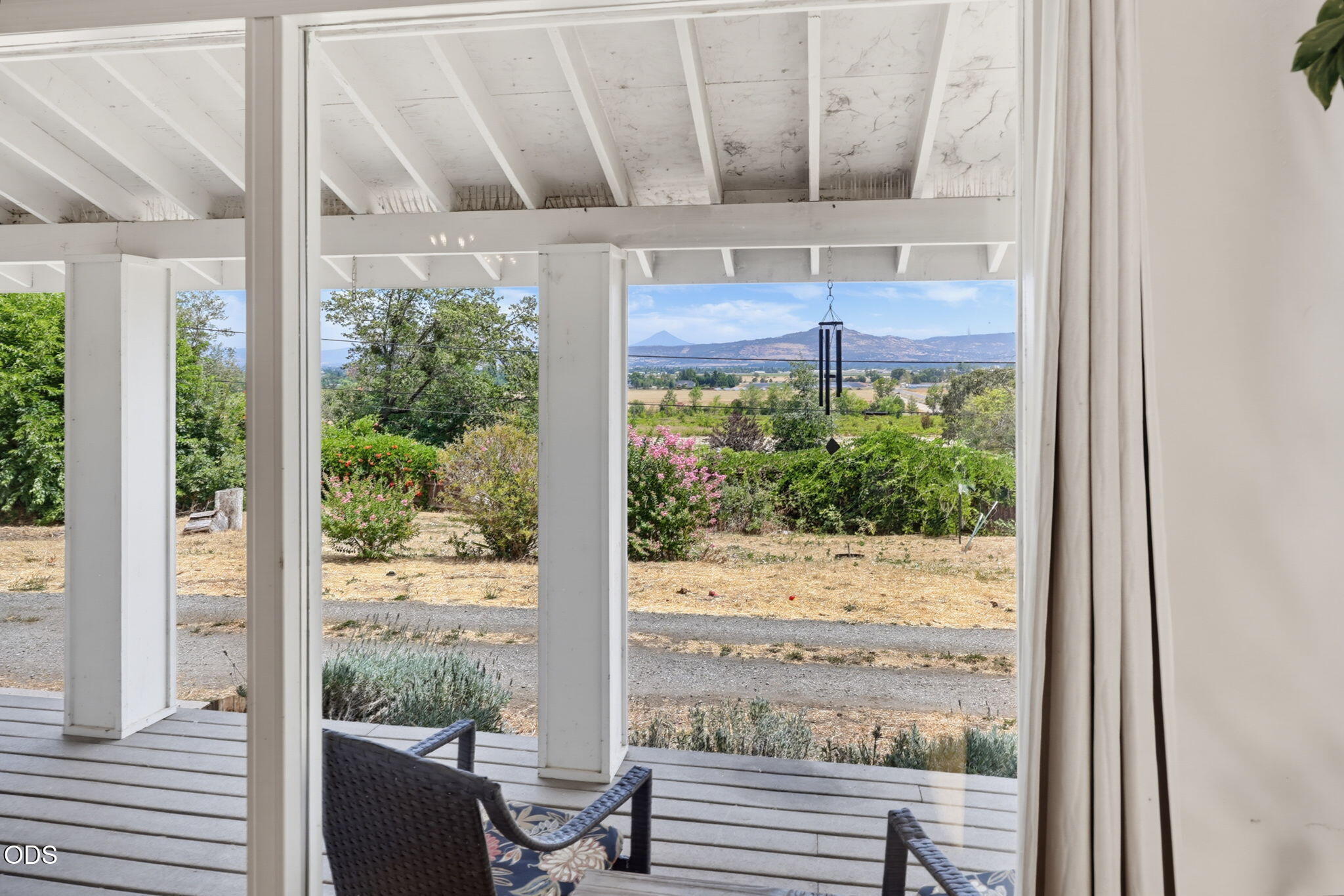 2657 Old Stage Road Central Point, OR 97502 - Photo 7 of 53 Gallery Image 7